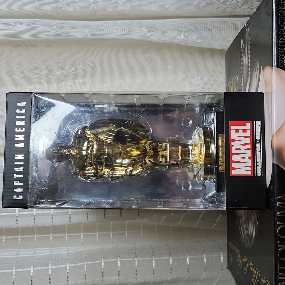 Mint Funko Marvel Collector Corps 2015 Founders Trophy Statue - CAPTAIN AMERICA